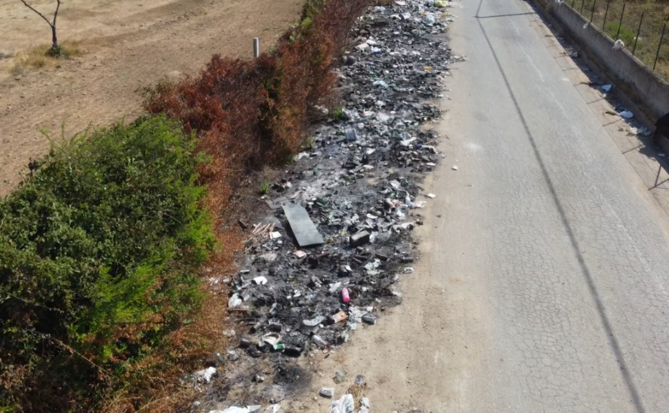 Rifiuti e roghi tossici: sequestrata discarica abusiva in un'area tra case e aziende agricole 53 rifiuti discarica abusiva roghi tossici 03