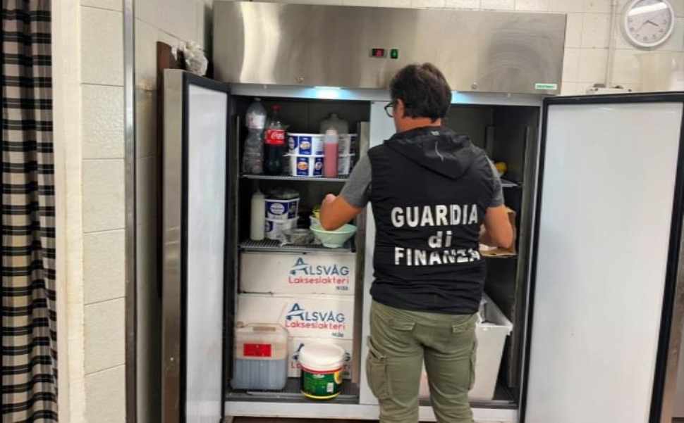 Blitz in un ristorante: gravi carenze igienico-sanitarie, 91 chili di pesce sequestrati 52 ristorante sanzionato locri 02