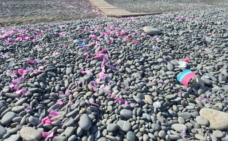 Baby shower in spiaggia a Trebisacce, polemica sui social. Il sindaco: «servono responsabili, non multe al vento» 52 spiaggia baby shower trebisacce 02