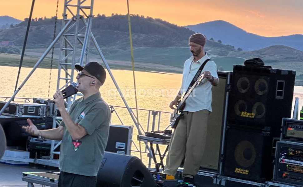 Be Alternative Festival: i Subsonica ipnotizzano il pubblico in Sila, è delirio al Lago Cecita 52 subsonica be alternative festival 08