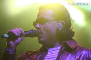 Samurai Jay conquista il Settembre Rendese: con il piccolo Brian sulle spalle canta “Ossessione” - FOTO 72 19samuraijay