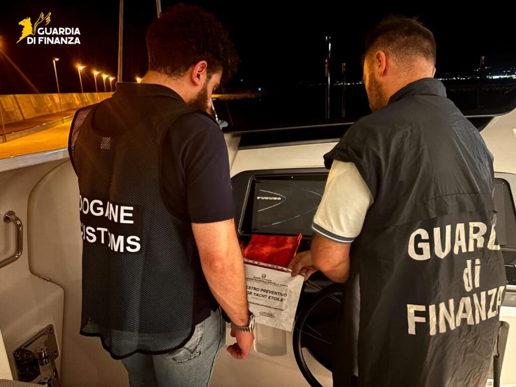 yacht lusso sequestrato