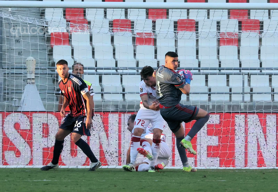 Cosenza Calcio volenteroso ma sterile. E in avanti è buio pesto: rossoblu sconfitti 1 a 0 dal Bari e ancora senza vittorie 54 Bari Cosenza Calcio3