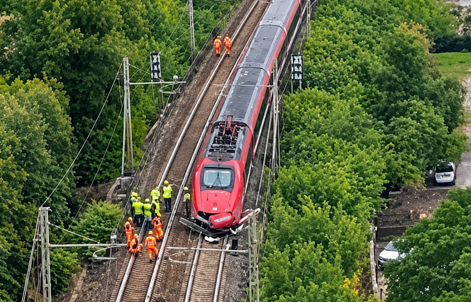 Circolazione ferroviaria paralizzata tirrenica treni AV