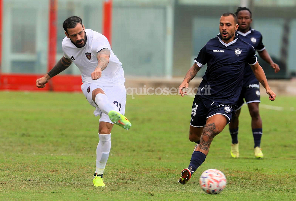 Un "punticino" di sofferenza: Cosenza-Cavese finisce 0-0. Rossoblu pericolosi solo con McJannet e salvati da Iliev 51 Cosenza Cavese2