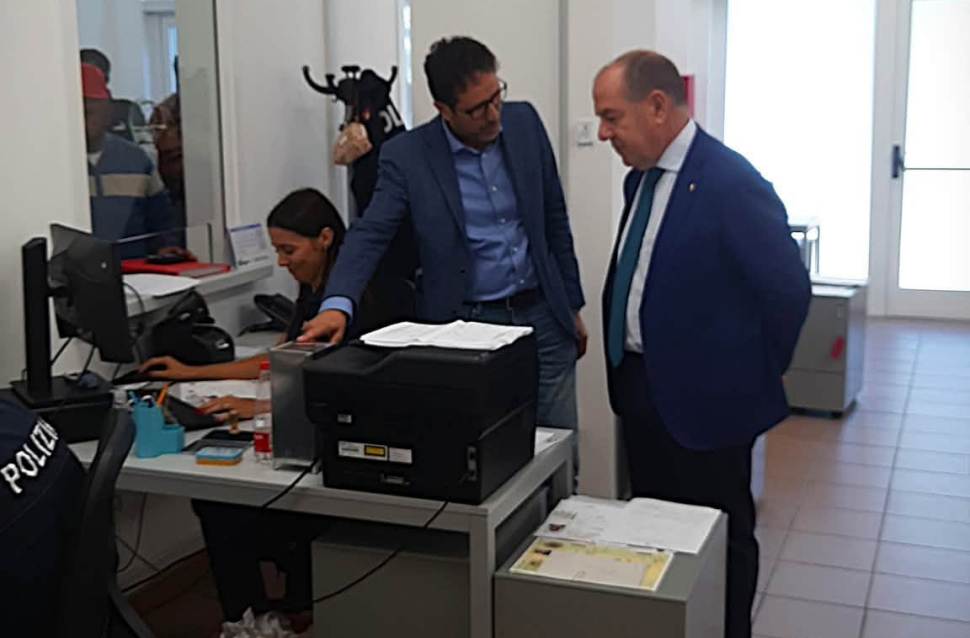 Questura di Cosenza, aperta in via Borsellino la nuova sede dell’Ufficio Immigrazione: spazi moderni e servizi più rapidi 52 Cosenza Ufficio immigrazioni nuova sede