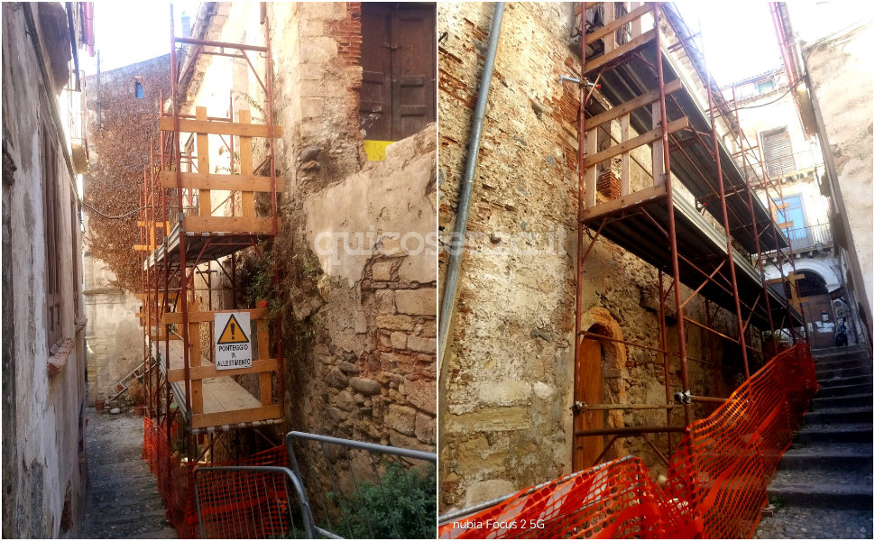 Cosenza, via del Seggio e la Giostra Vecchia cadono a pezzi: cantiere fermo da mesi. "Quel rudere è a due passi dalle nostre case" 53 Cosenza Vecchia crolla via del seggio giostra vecchia lavori
