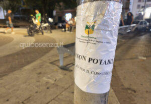 Divieto uso acqua fontata Piazza loreto Cosenza