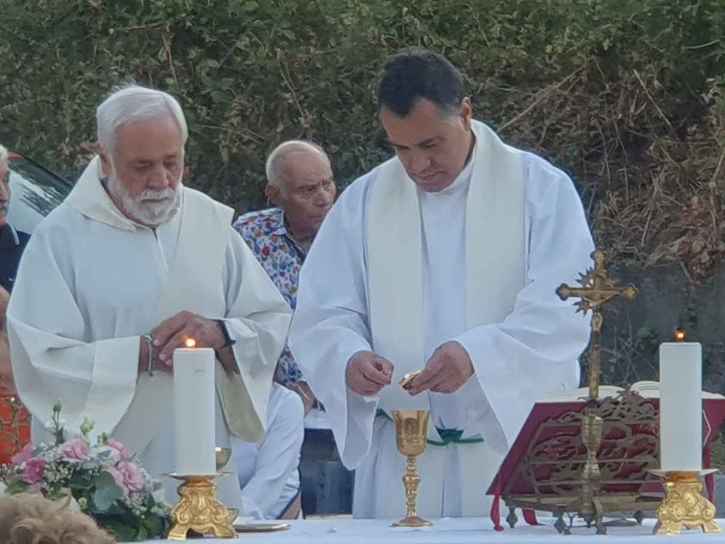 Dopo San Leone, Saracena si raccoglie attorno alla Madonna: tre luoghi, una tradizione 53 Durante-celebrazione-eucaristica-MADONNINAbuvionordSaracena
