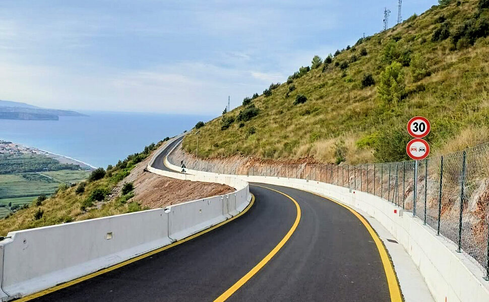 Emergenza viabilità nell'Alto Tirreno cosentino frana statale 18