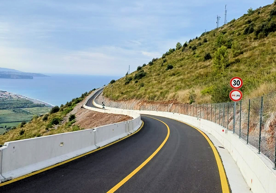 Emergenza viabilità nell'Alto Tirreno cosentino frana statale 18