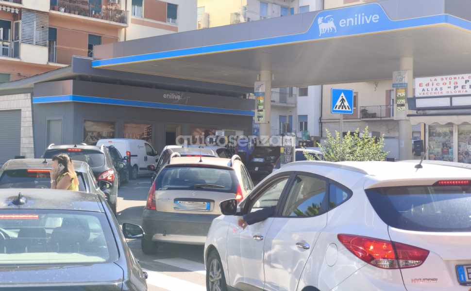 Carburanti: scatta il "price cap", lunghe code ai distributori Eni anche a Cosenza 55 Eni distributore piazza loreto via caloprese cosenza 02