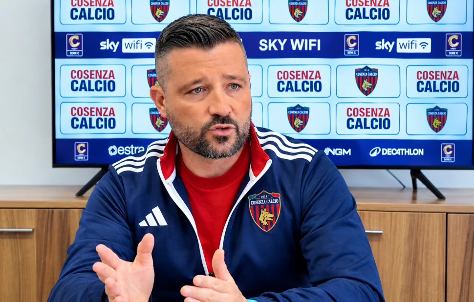 Cosenza Calcio, Coppitelli carica la squadra: "A Giugliano servono punti subito. Credo nel gruppo e nella salvezza" 51 Federico Coppitelli allenatore Cosenza Calcio conferenza