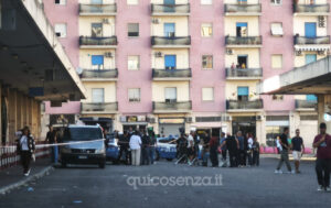 Polizia all’Autostazione di Cosenza, ma stavolta è solo finzione per il film con Lillo, Frank Matano, Paolo Calabresi e Asia Argento 52 Film Cosenza 01