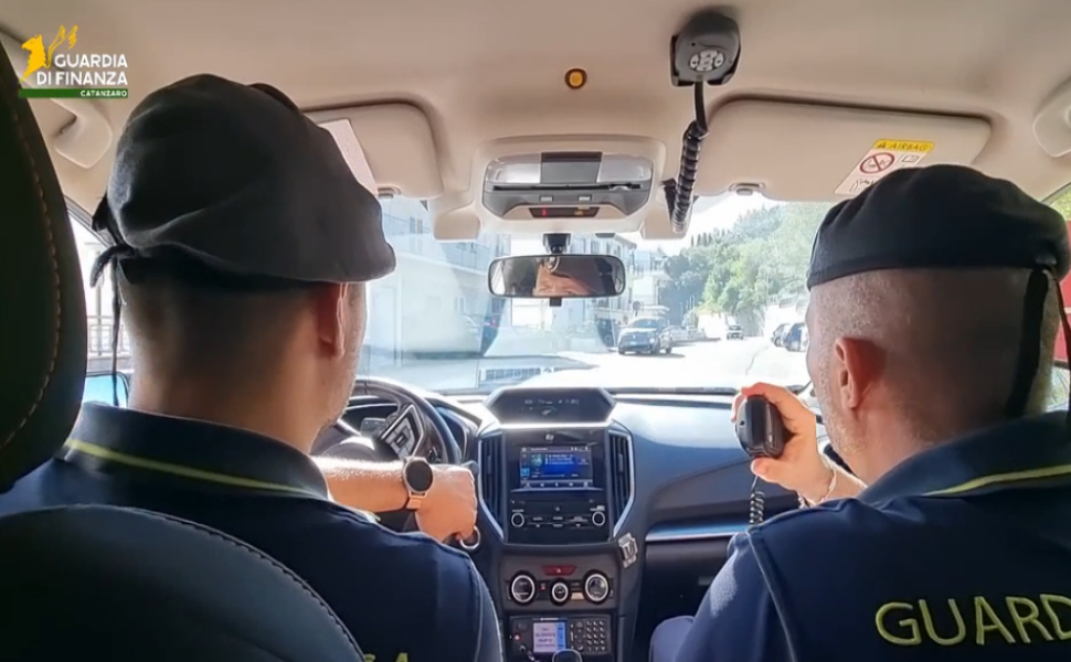 Affitti fantasma per oltre 100mila euro e 23 lavoratori in nero: la Guardia di Finanza "setaccia" la costa jonica 51 Guardia di Finanza Soverato affitti fantasma