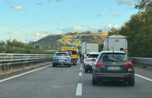 Incidente sull'Autostrada A2 del Mediterraneo tra Torano e Montalto. Auto impatta contro le barriere, file chilometriche 52 Incidente A2 Torano Montalto4