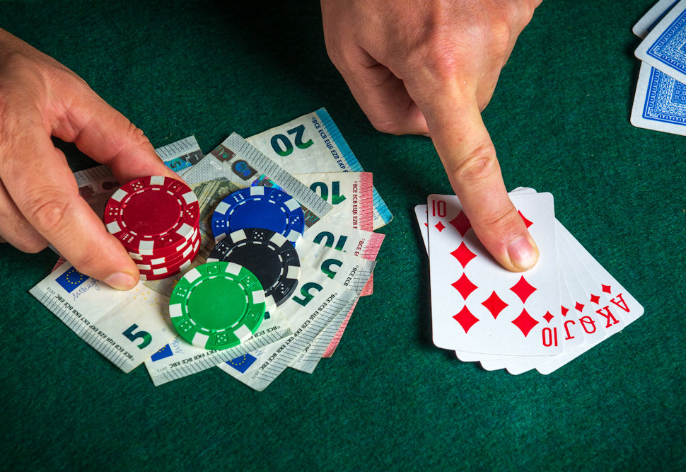 Gioco d’azzardo: in Calabria bruciati 6,2 miliardi. Cosenza in testa, Comuni sciolti tra i più esposti al gioco online 54 Poker gioco d'azzardo