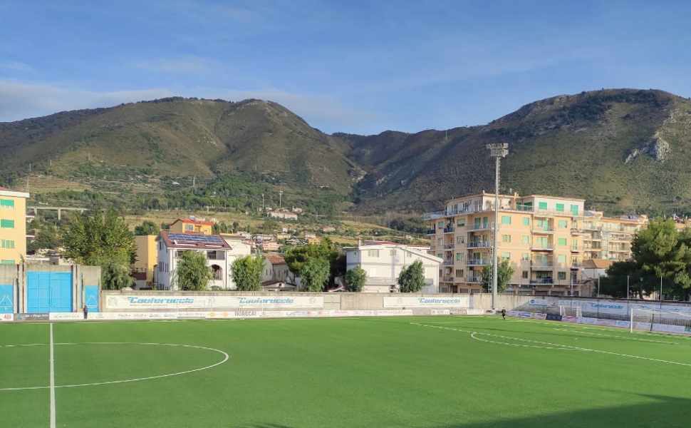 PraiaTortora, “Un peluche per la Pediatria”: il calcio si mobilita per i bambini di Cetraro 51 Peluche in pediatria - stadio tedesco praia a mare