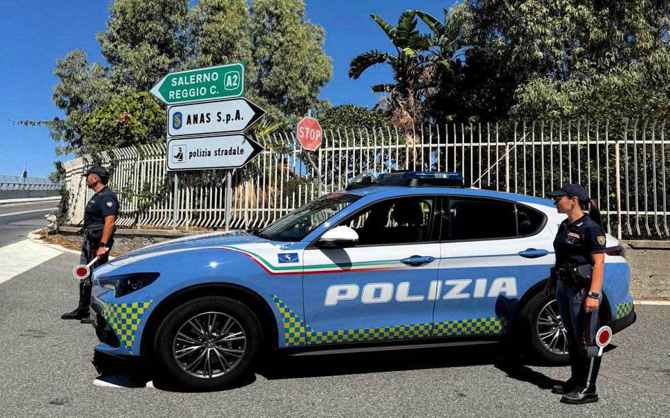 Polizia stradale inseguito sulla A2 arrestato cocaina