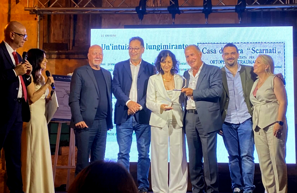 Il premio "Alveare 2026" di Confapi Filiera Salute Calabria all'imprenditore Michele Lorè. Sanità di qualità e valore della cura 51 Premio Alveare 2026 Michele Lorè