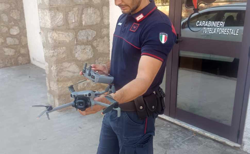 Roghi drone carabinieri forestali contro incendi