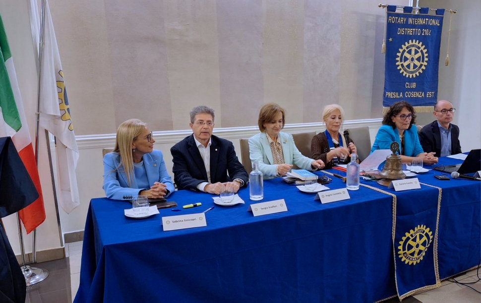 Minori e social media: l'analisi tra Unical e Rotary Club Presila Cosenza Est tra rischi, opportunità e uso consapevole 53 Rotary PResila Cosenza Est_01