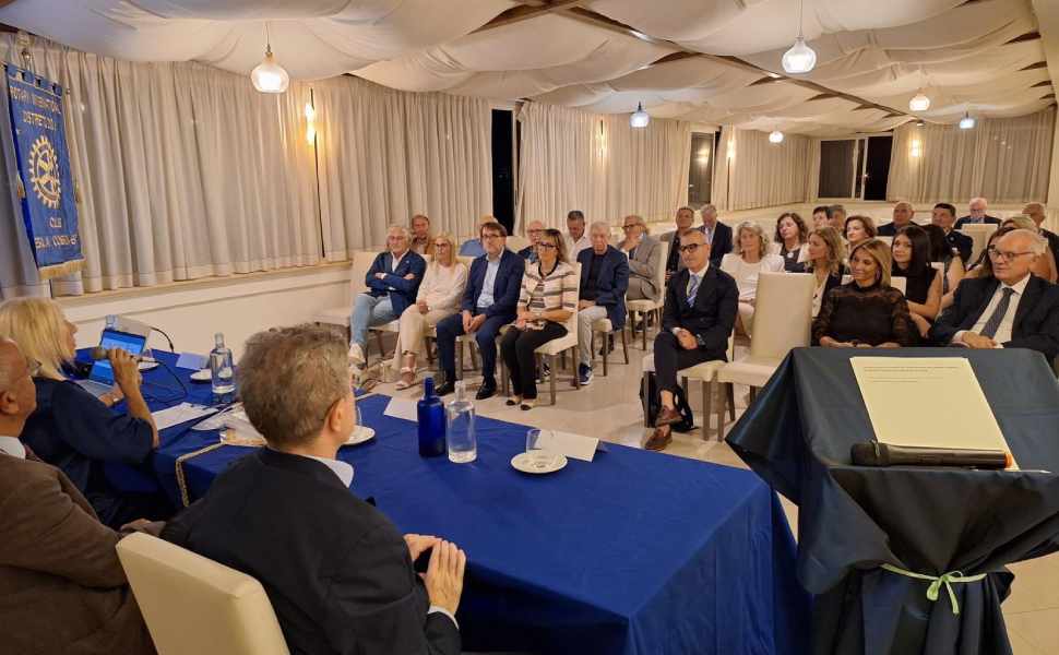 Sappiamo leggere, ma sappiamo ascoltare? Incontro del Rotary Presila Cosenza Est con la musicoterapeuta Falcone 53 Rotary Presila Cosenza Est - ascoltare 02