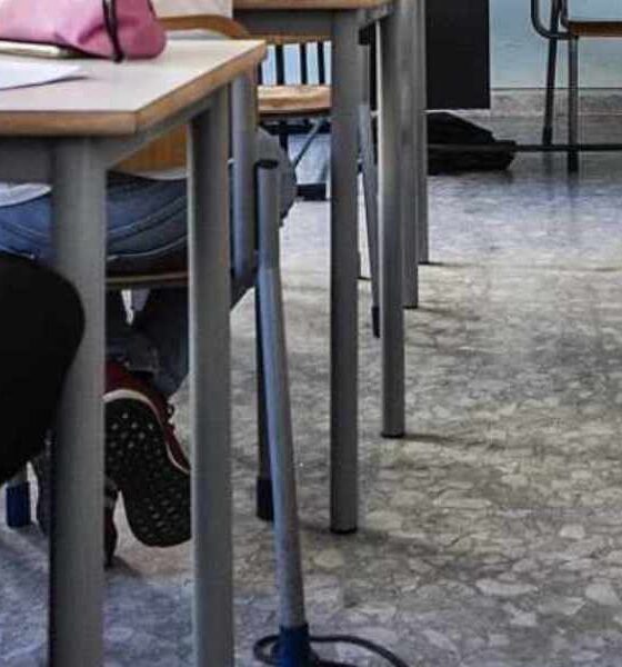 Scuola studentessa mamma 01