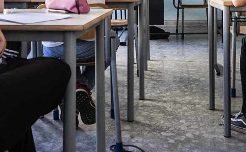 Scuola studentessa mamma 01