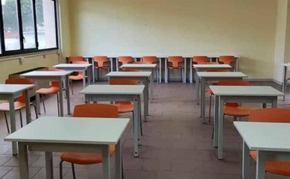 L'appello di una mamma «mia figlia 15enne affetta da gravi patologie, a scuola senza assistenza» 52 Scuola studentessa mamma 02
