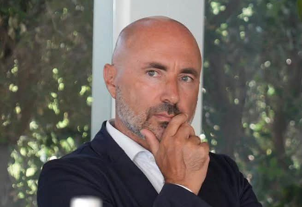 Diamante: «Ho detto solo "calma" e sono stato spinto a terra»: la ricostruzione del sindaco dopo una lite tra 2 giovani 89 Sindaco di Diamante Achille Ordine