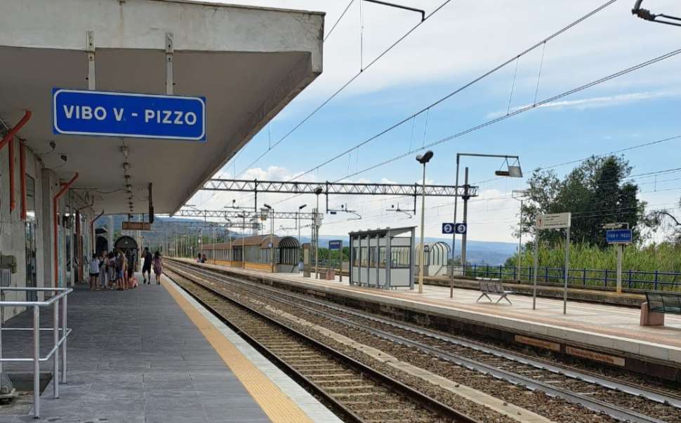 Stazione-treni-Vibo-Pizzo-aggressione-dirigente