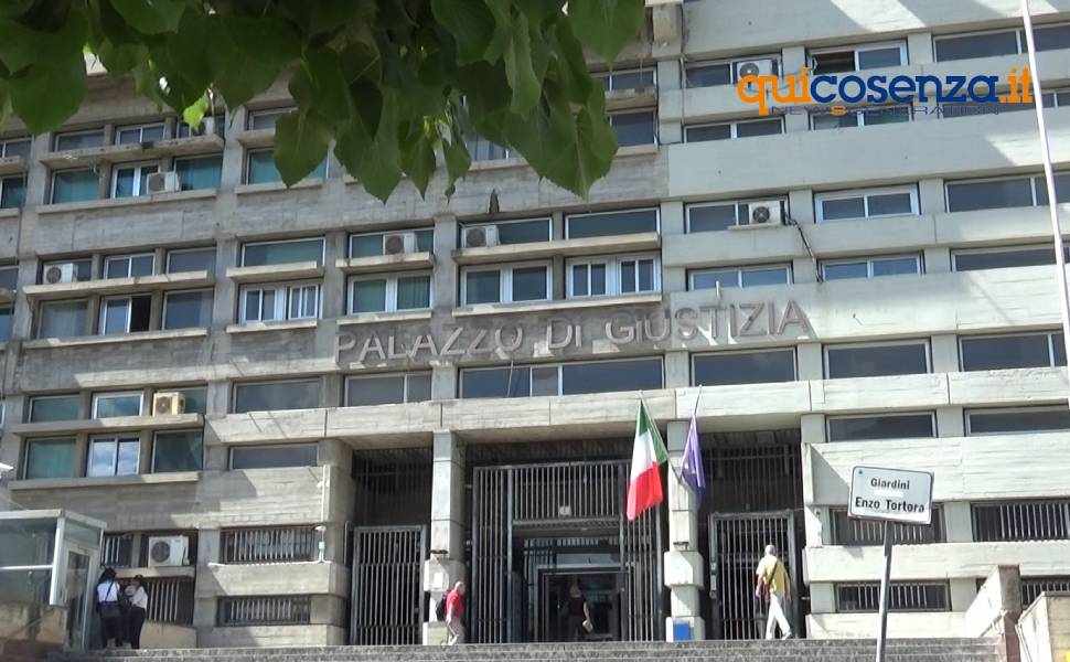 Alcol a minorenni in un bar del centro a Cosenza, assolti gestore e dipendente: “il fatto non sussiste” 53 Tribunale cosenza Bar