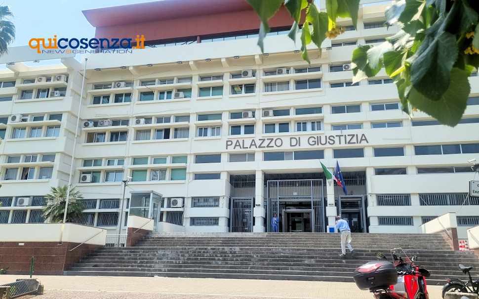 Alcol a minorenni in un bar del centro a Cosenza, assolti gestore e dipendente: “il fatto non sussiste” 51 Tribunale cosenza bar