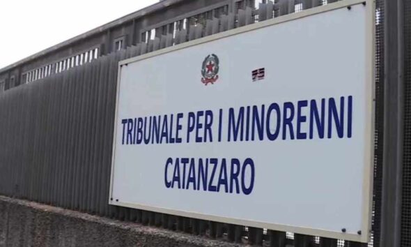 Tribunale per i minorenni Catanzaro - 14enne lamezia