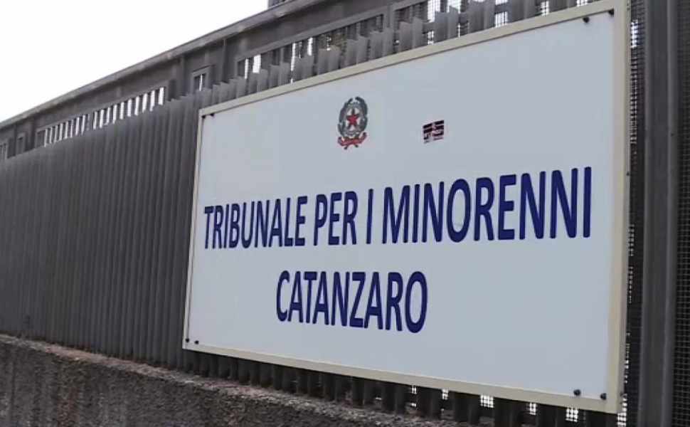 Tribunale per i minorenni Catanzaro - 14enne lamezia