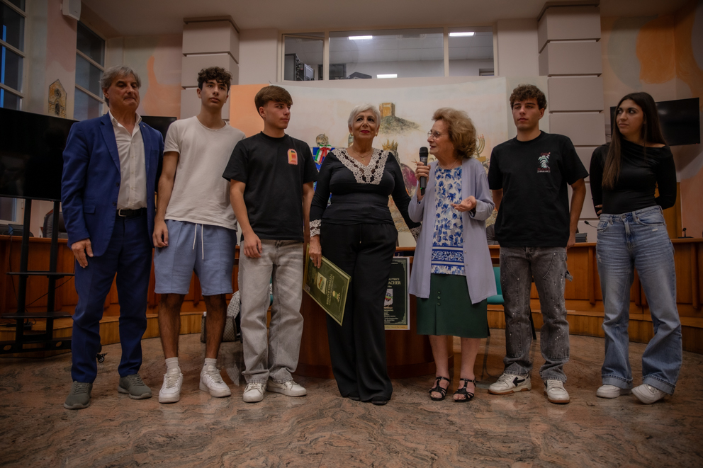 Cosenza premia Vittoria Bacher, maestra simbolo della scuola cosentina 53 Cosenza-Vittoria-Bacher-con-Mimmo-Frammartino-e-Katia-Lombardo