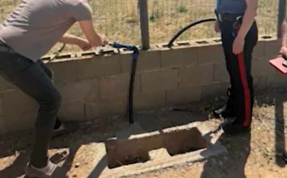 Allacci abusivi alla rete idrica, blitz dei carabinieri: 7 persone denunciate 53 allacci abusivi acqua crotonese 01
