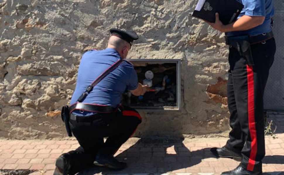 Allacci abusivi alla rete idrica, blitz dei carabinieri: 7 persone denunciate 212 allacci abusivi rete idrica carabinieri