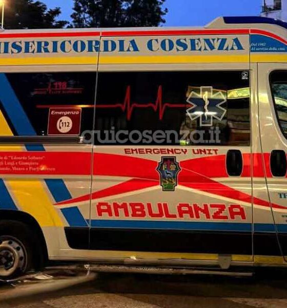 Cosenza, travolta da un'auto nei pressi del tribunale. Donna ricoverata all'Annunziata: è in gravi condizioni 56 ambulanza Cosenza misericordia ragazza