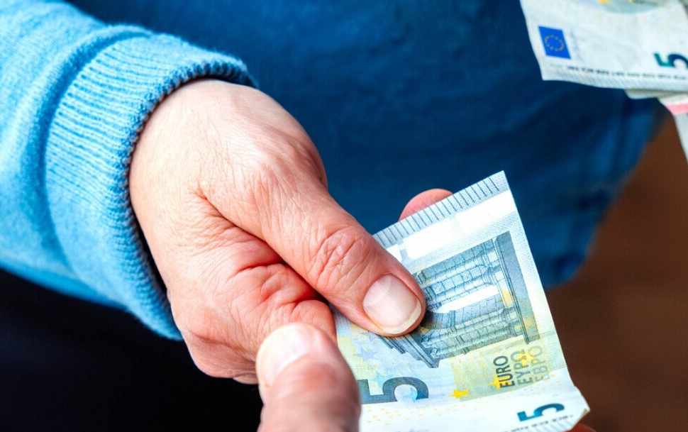 Falsa lotteria e biglietti a 5 euro, associazione "A. Serra" per la ricerca sul cancro: «attività fraudolenta» 213 associazione angela serra lotteria falsa 5 euro