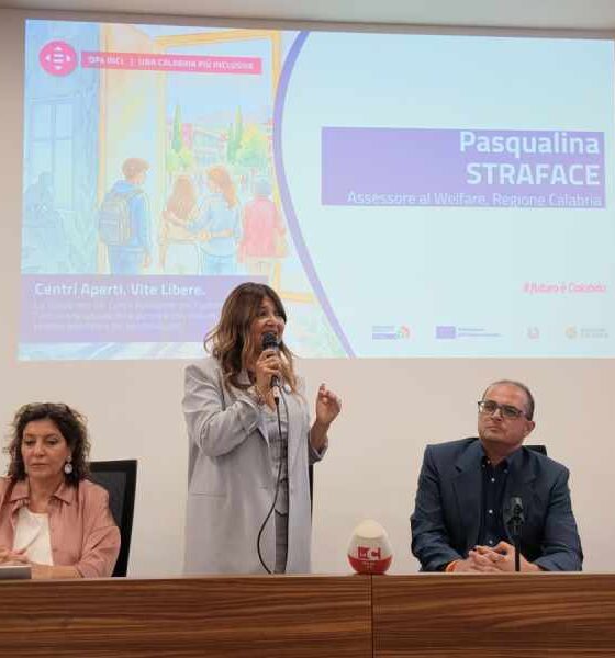 Autismo, oltre 10 milioni per 20 Centri Polivalenti: presentata la misura “Centri Aperti. Vite Libere” 56 autismo centri polivalenti regione pasqualina straface 01