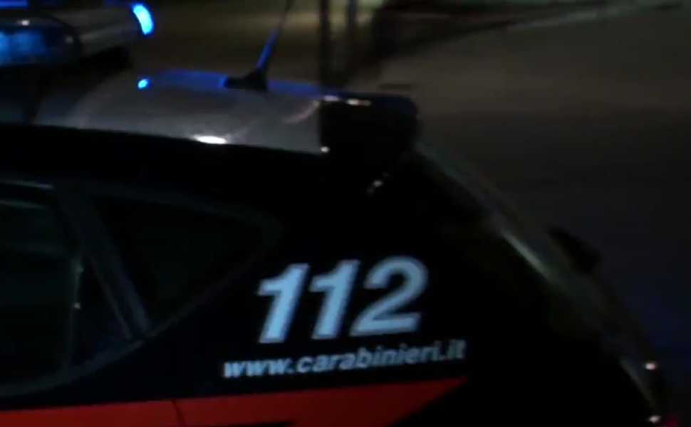 Armato di pistola tenta una rapina in una sala slot, il gestore reagisce: arrestato 51 carabinieri tentata rapina sala slot