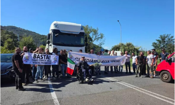 caro-carburante-protesta-agricoltori-svincolo-A2-Pizzo