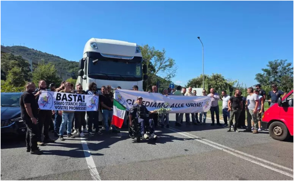 caro-carburante-protesta-agricoltori-svincolo-A2-Pizzo