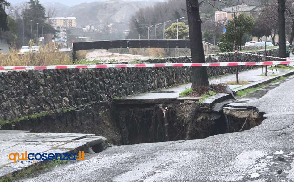 "Abbiamo fatto l’impossibile”: a Cosenza partono i lavori per chiudere la voragine dello Spirito Santo 53 cedimento-strada-lungo-crati-spirito-santo-cosenza