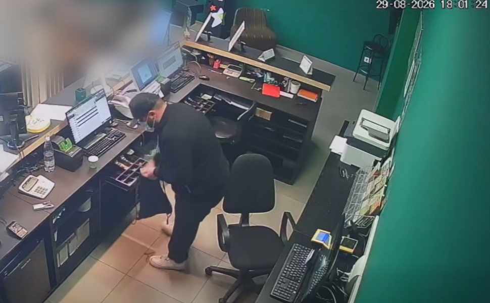 Rapina in un centro scommesse, 2 arresti: ad incastrarli i video e la memoria di un brigadiere 52 centro scommesse soverato 2 arresti carabinieri 02