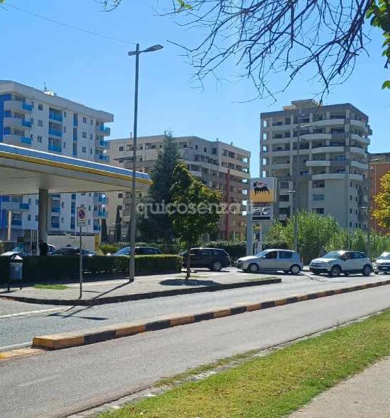 code viale parco ENI distributore 03