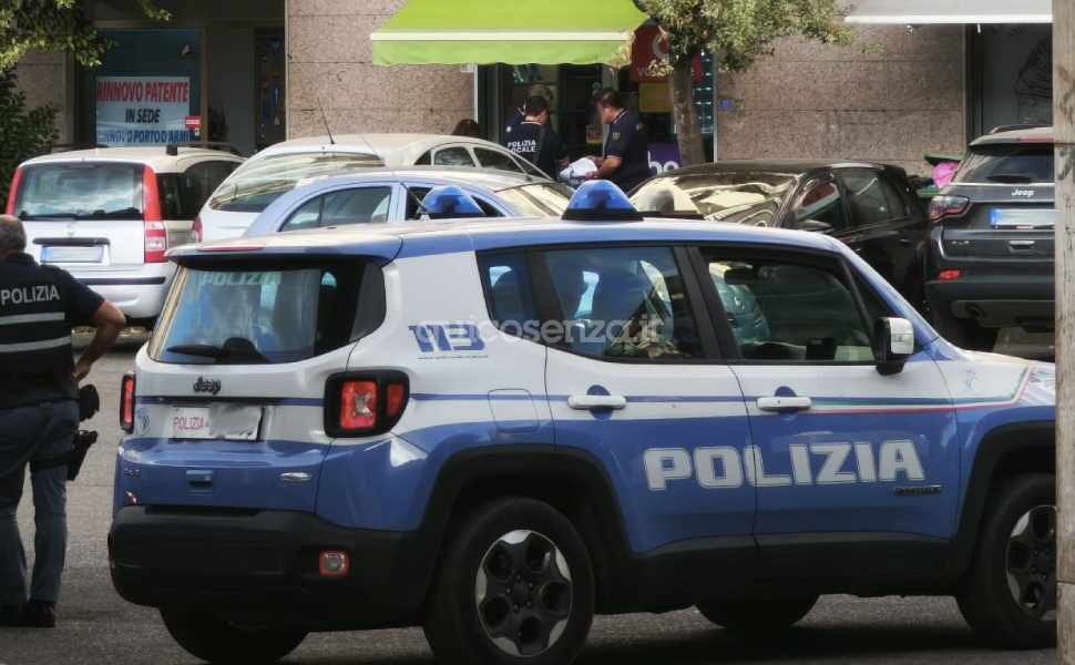 Cosenza: controlli a tappeto all'autostazione, 257 persone identificate e due espulsioni 52 controlli autostazione polizia cosenza 02