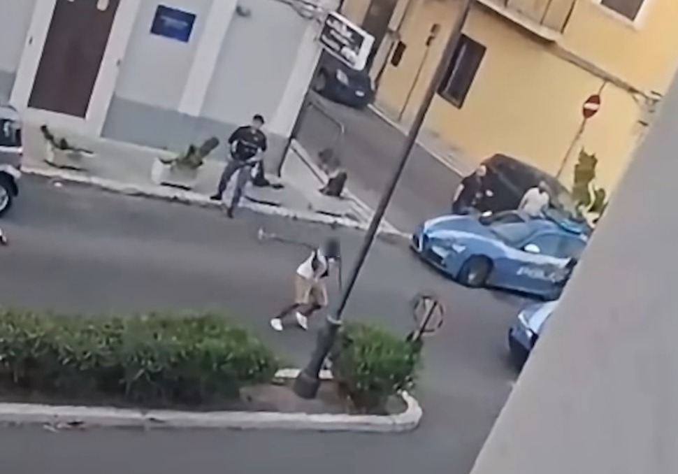 crotone da in escandescenze ferisce poliziotti (1)